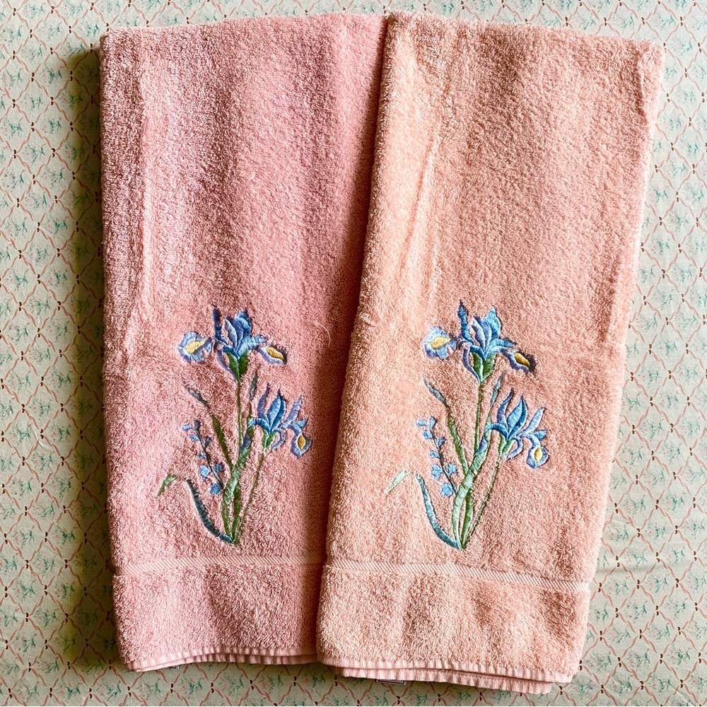 Vintage 1978 Floral Embroidered Bath Towels Set - Pink and Peach